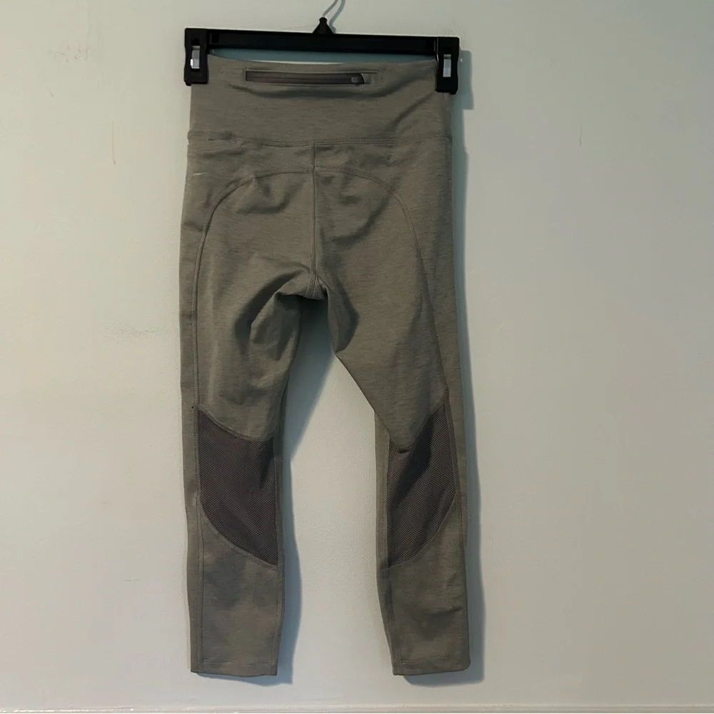 Nike Dri-Fit Gray Capris Size XS